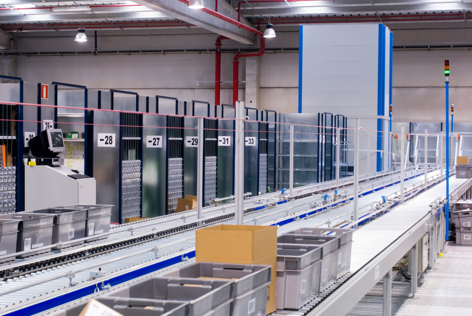 Motorized Roller Conveyors: A Better Option for Small- and Medium-Sized Businesses